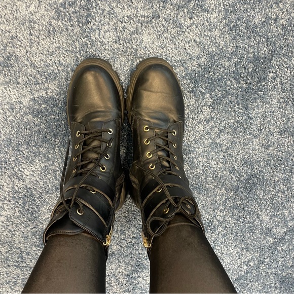 Used black combat boots worn by Hooters Girl - Picture 6 of 6